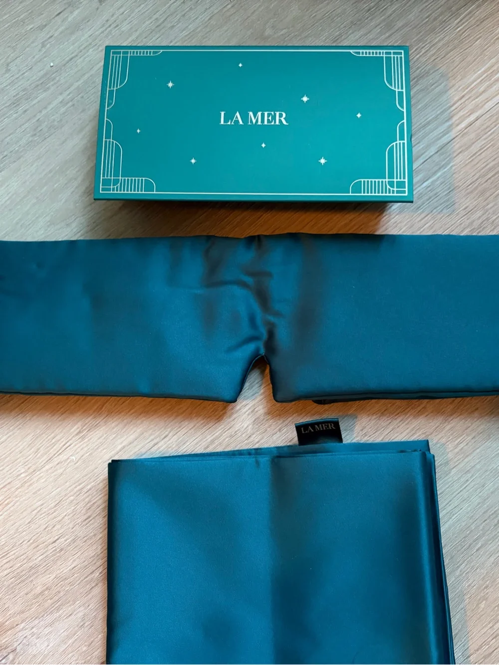 La Mer Teal Sleep Mask and Pillowcase Set